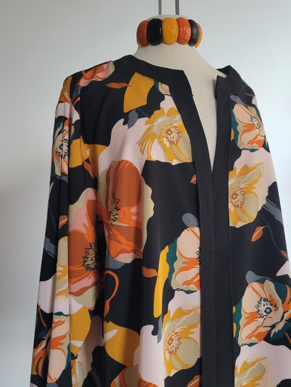 Shein Orange and Black Batwing Sleeve Design Hibiscus Top (Size: 3X) - Picture 8 of 15